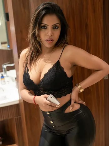 housewife call girls Zirakpur